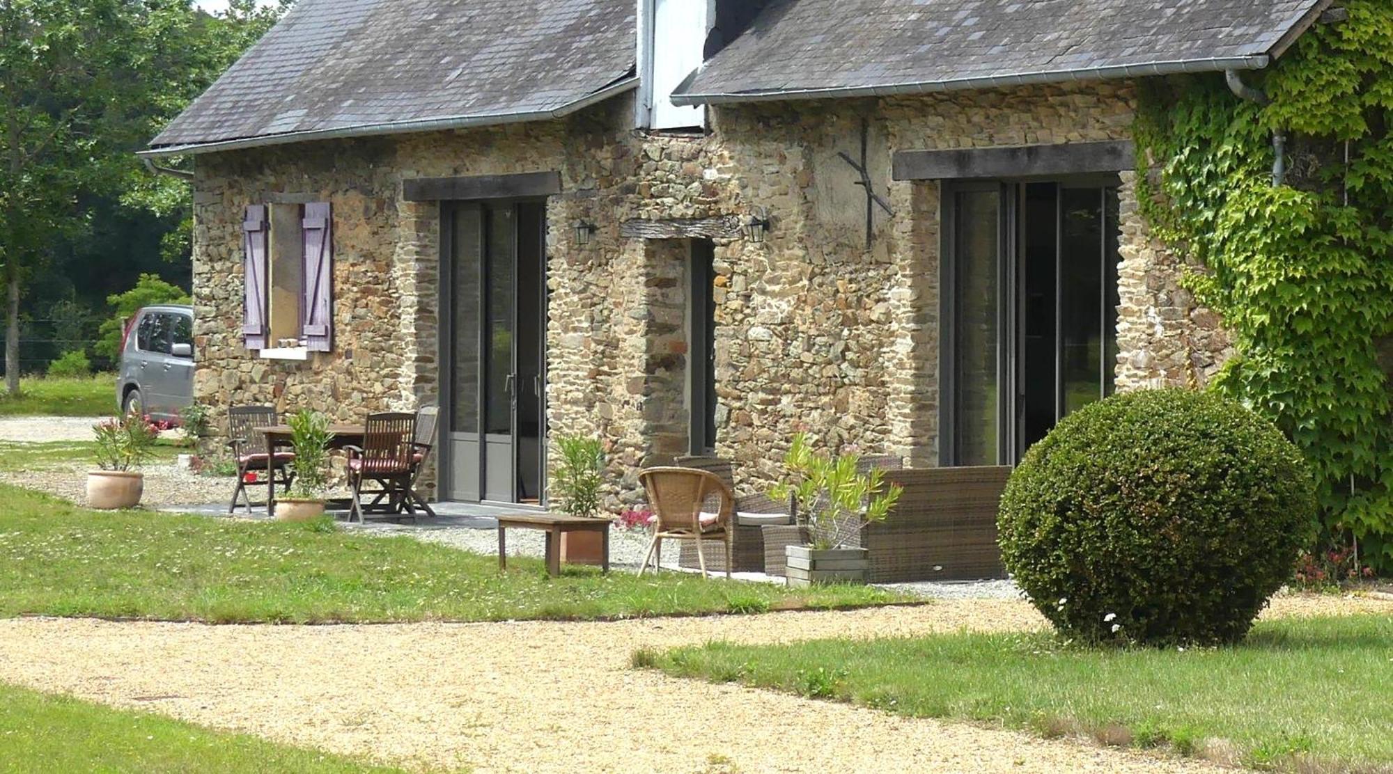 La Petite Lande Bed & Breakfast Menil Luaran gambar